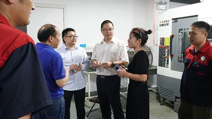 熱烈祝賀「實習(xí)基地暨熱傳感研究聯(lián)合實驗室」揭牌成立！ 維連溫度傳感器